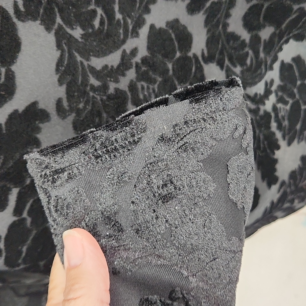 Sundance Bella Grace floral velvet lined top. - Picture 4 of 7